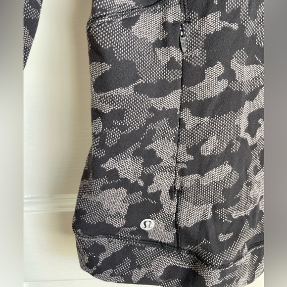 Lululemon (like new!)Heritage Camo Jacquard Black (& gray) Lunar Long Sleeve Top - Picture 4 of 16
